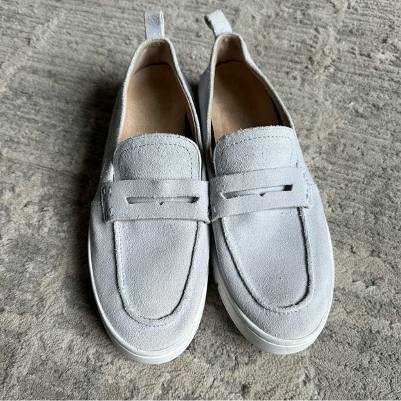 Vionic Women's Uptown Slip On Penny
Loafer Powder Blue Genuine Suede Size 10 - Picture 4 of 7